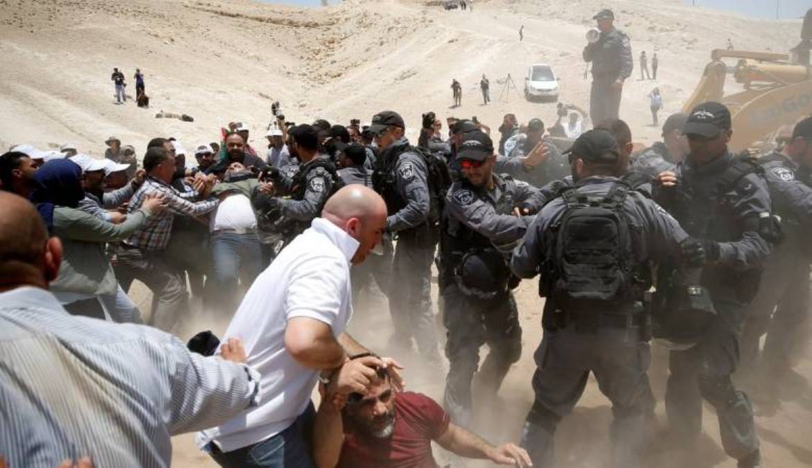 الخان الأحمر "أرشيفية"